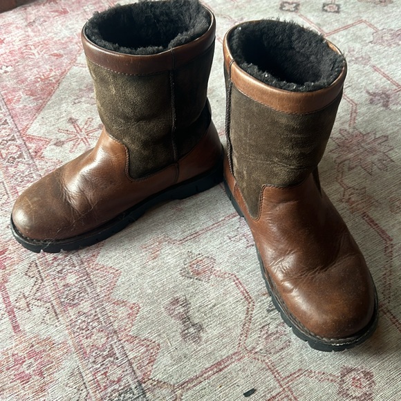 Men’s Ugg leather Beacon boots size 9 - Picture 4 of 8